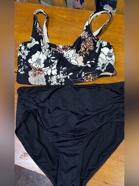 TARGET Bikini Merona black Ruched bottoms and Sea Angel floral top - both XL